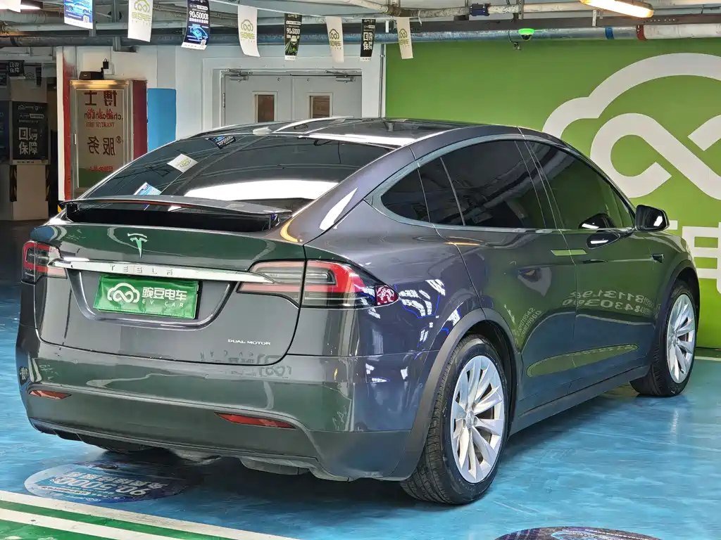 TESLA MODEL X