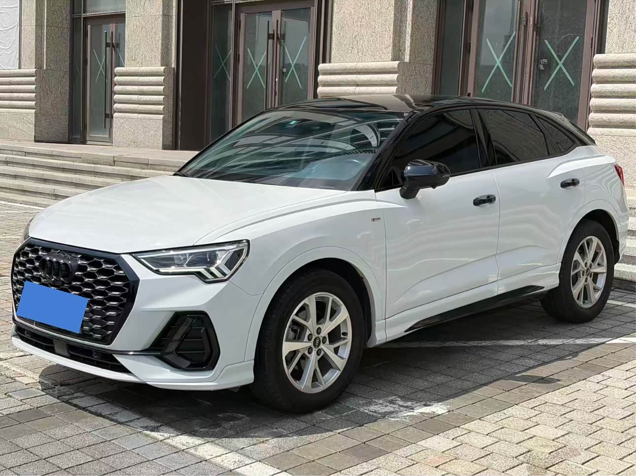 Audi Q3 Sportback 1.4 л 2023 г. Белый, пробег 36000 км