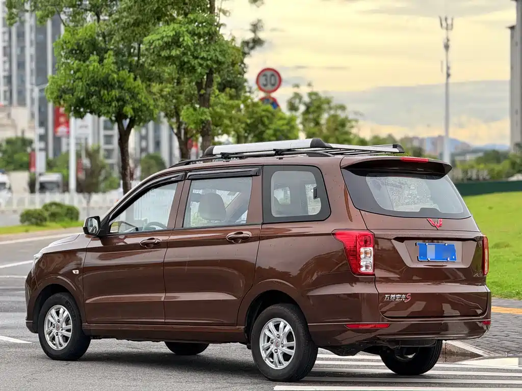 Wuling Hongguang — миниатюра 9