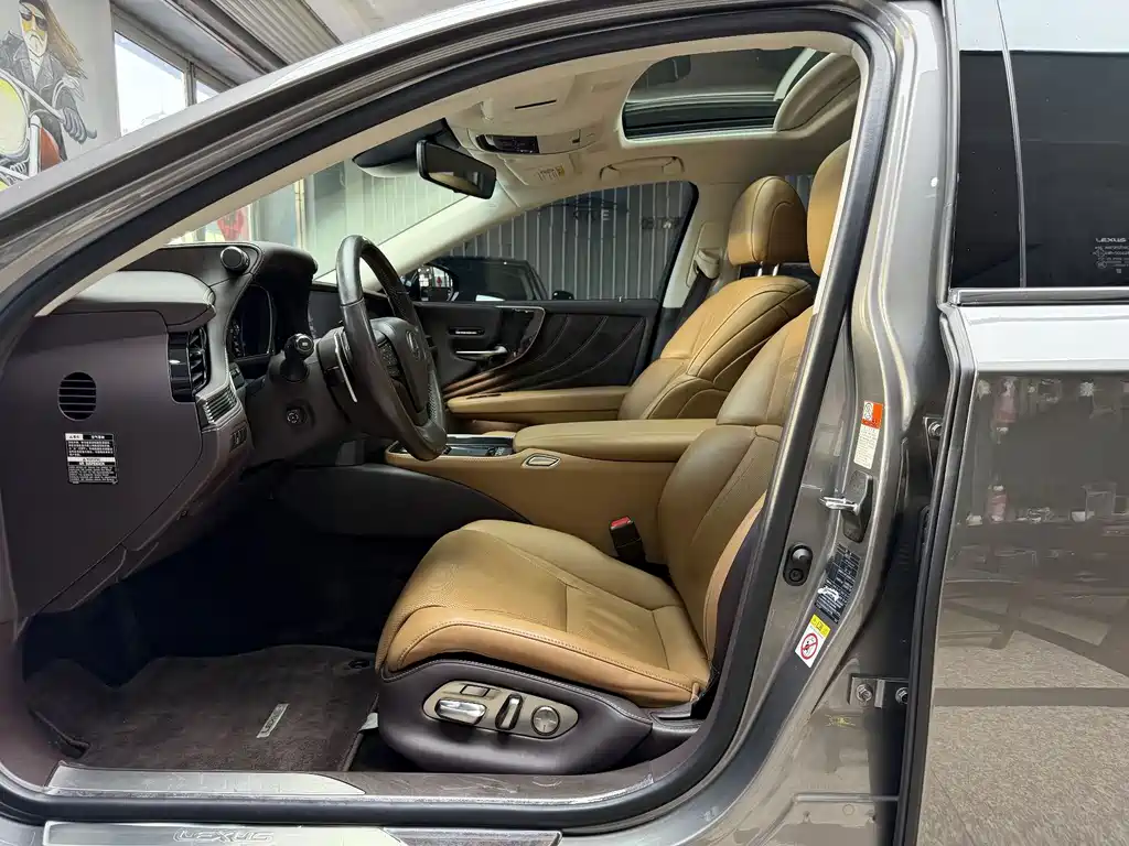 Lexus LS — миниатюра 11