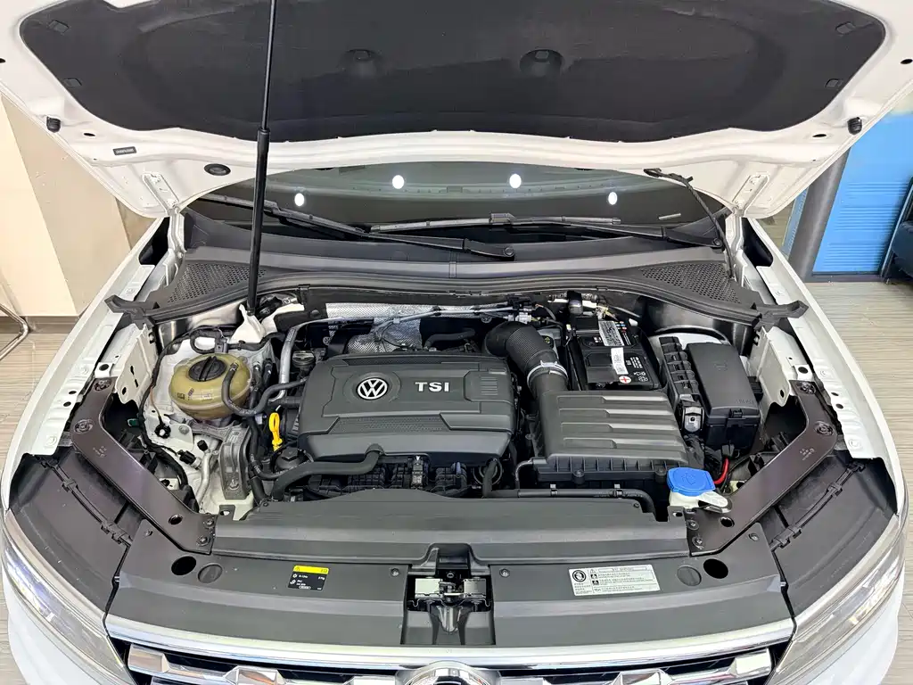Volkswagen Tiguan L — миниатюра 19
