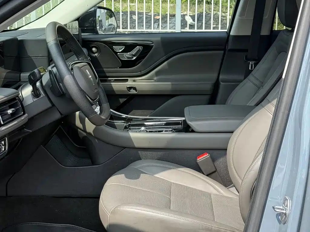Lincoln Aviator — миниатюра 12