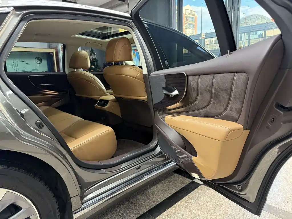 Lexus LS — миниатюра 24