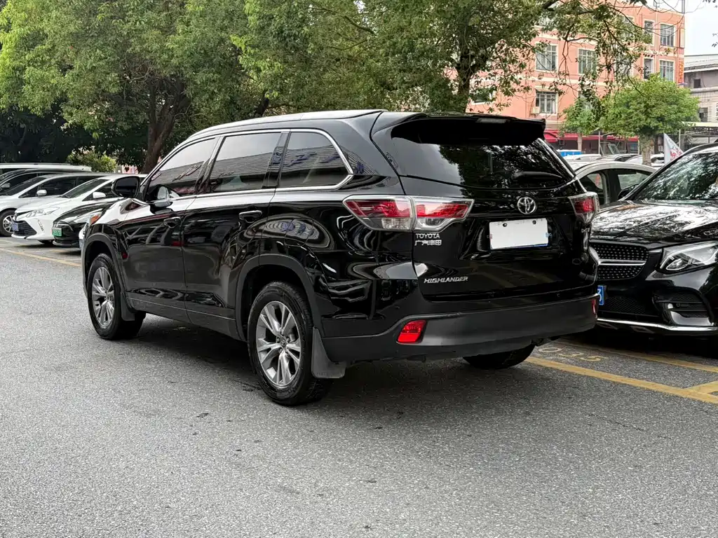 Toyota Highlander 2015 2.0T Elite 5 мест