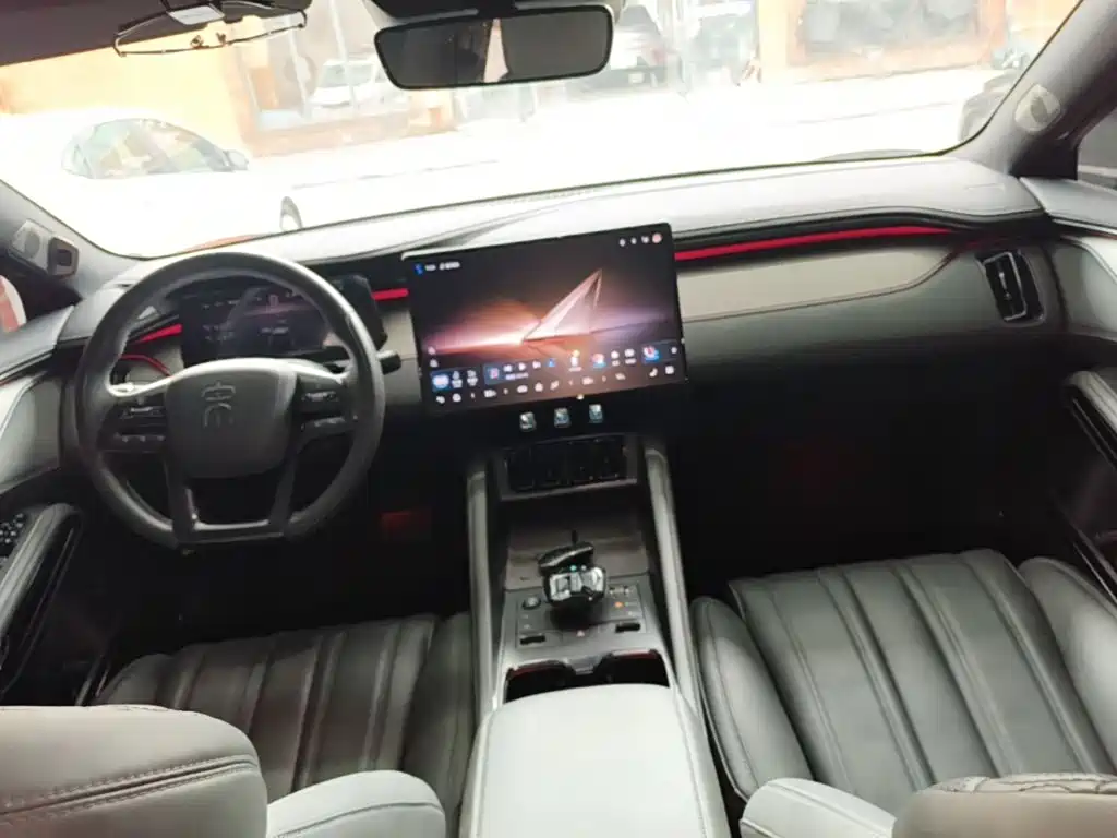BYD L EV — миниатюра 10