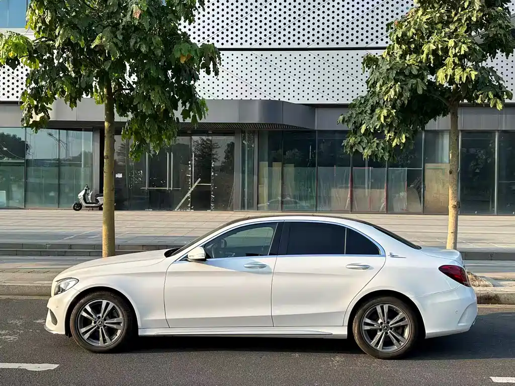 Mercedes-Benz C-Class — миниатюра 4