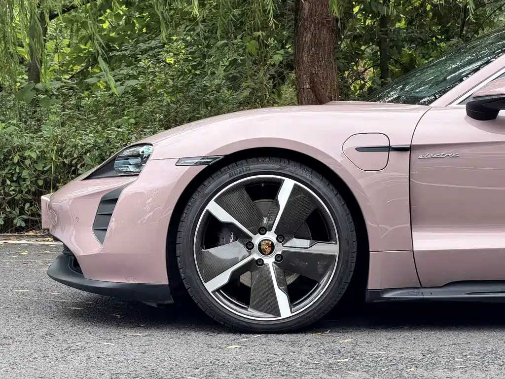 Porsche Taycan — миниатюра 7
