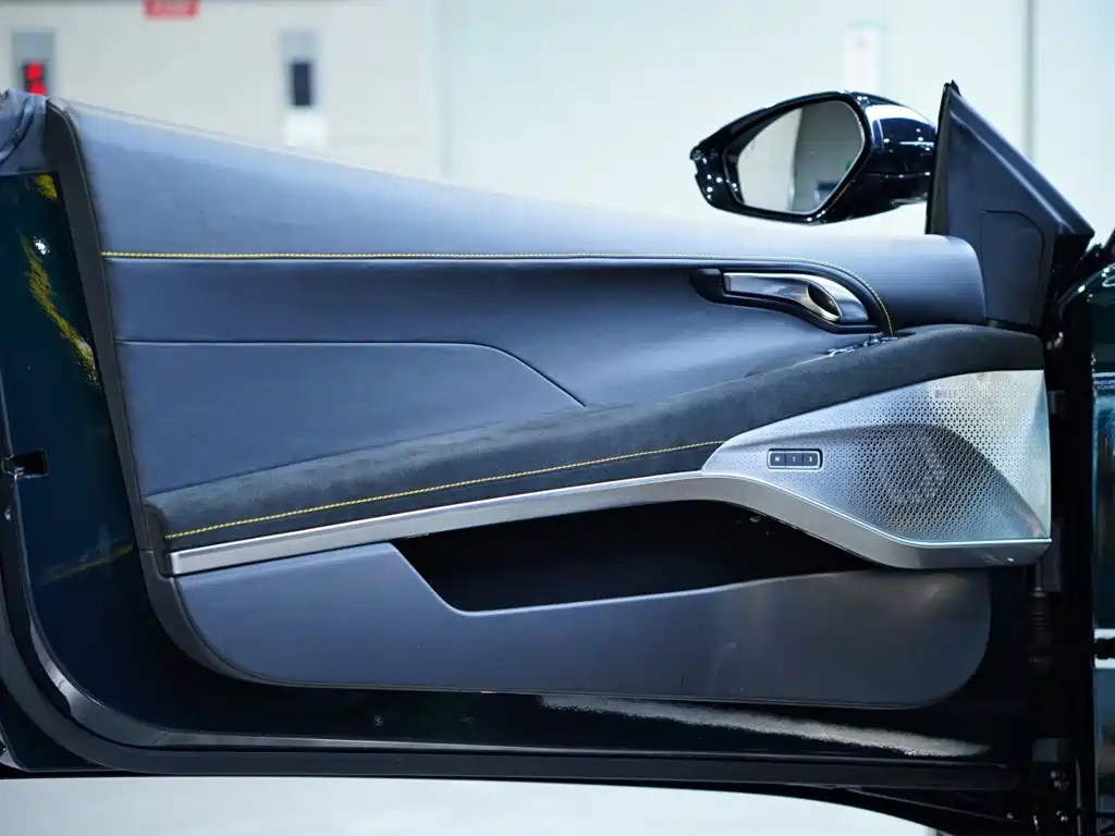 Lotus Emira — миниатюра 11