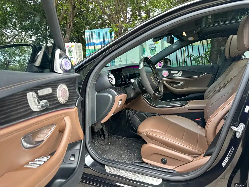Mercedes-Benz E-Class — миниатюра 7