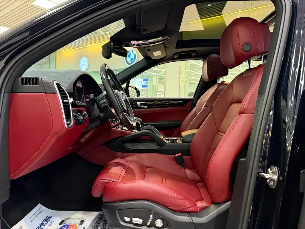 Porsche Cayenne — миниатюра 5