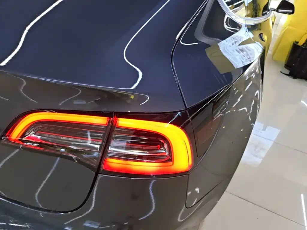 Tesla Model 3 — миниатюра 8