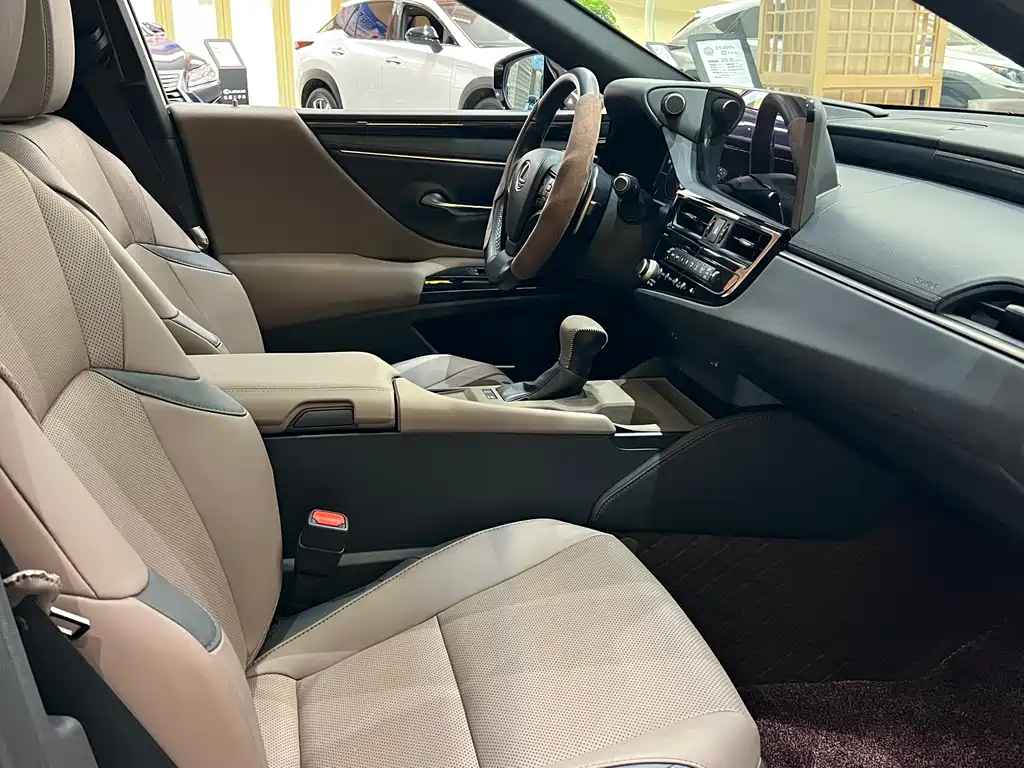 LEXUS  ES