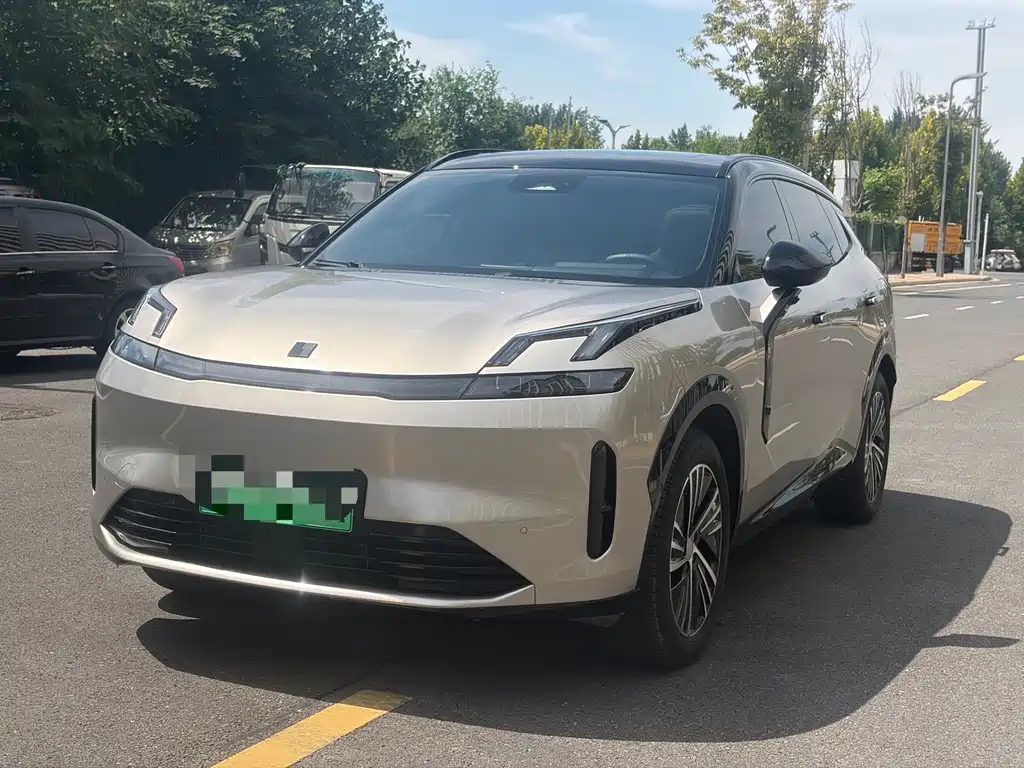 Lynk & Co 08 EM-P