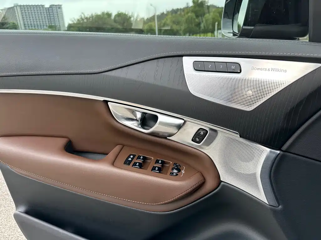 Volvo XC90 — миниатюра 12