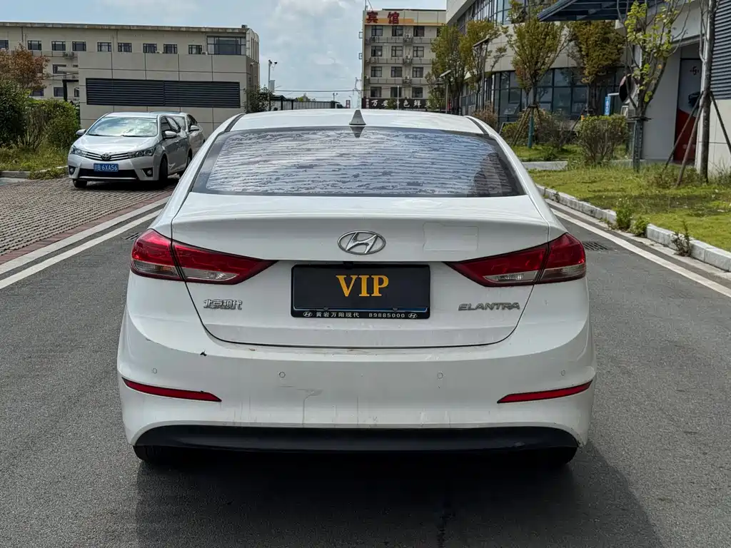 Hyundai Elantra — миниатюра 4