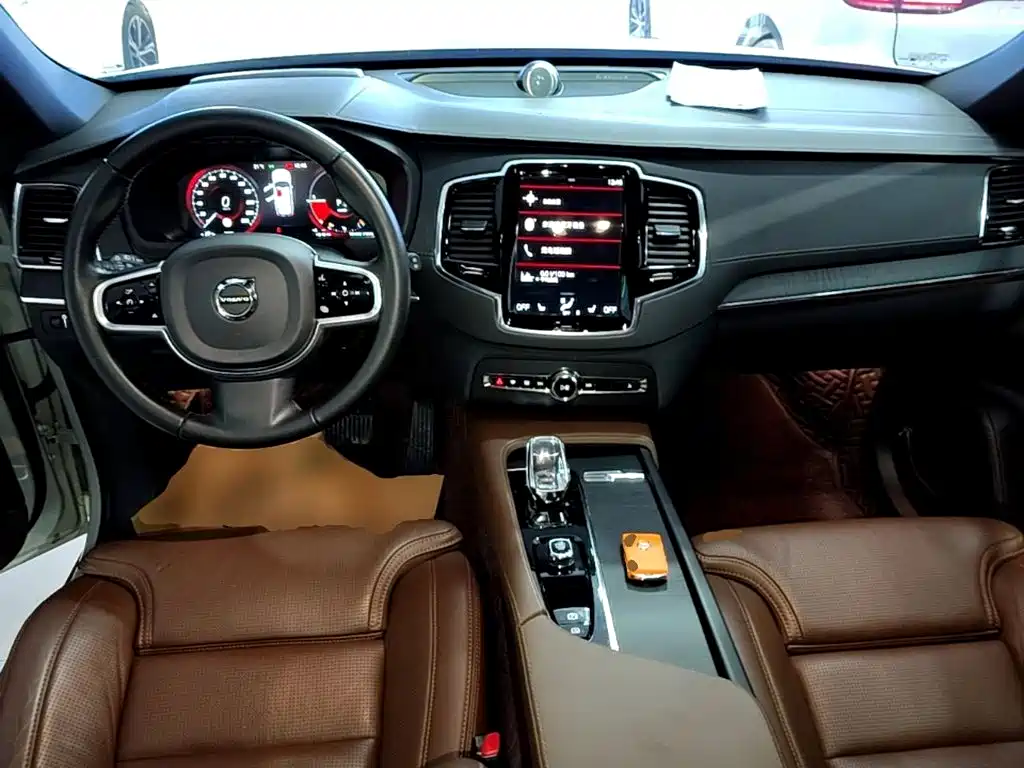 Volvo XC90 PHEV — миниатюра 10