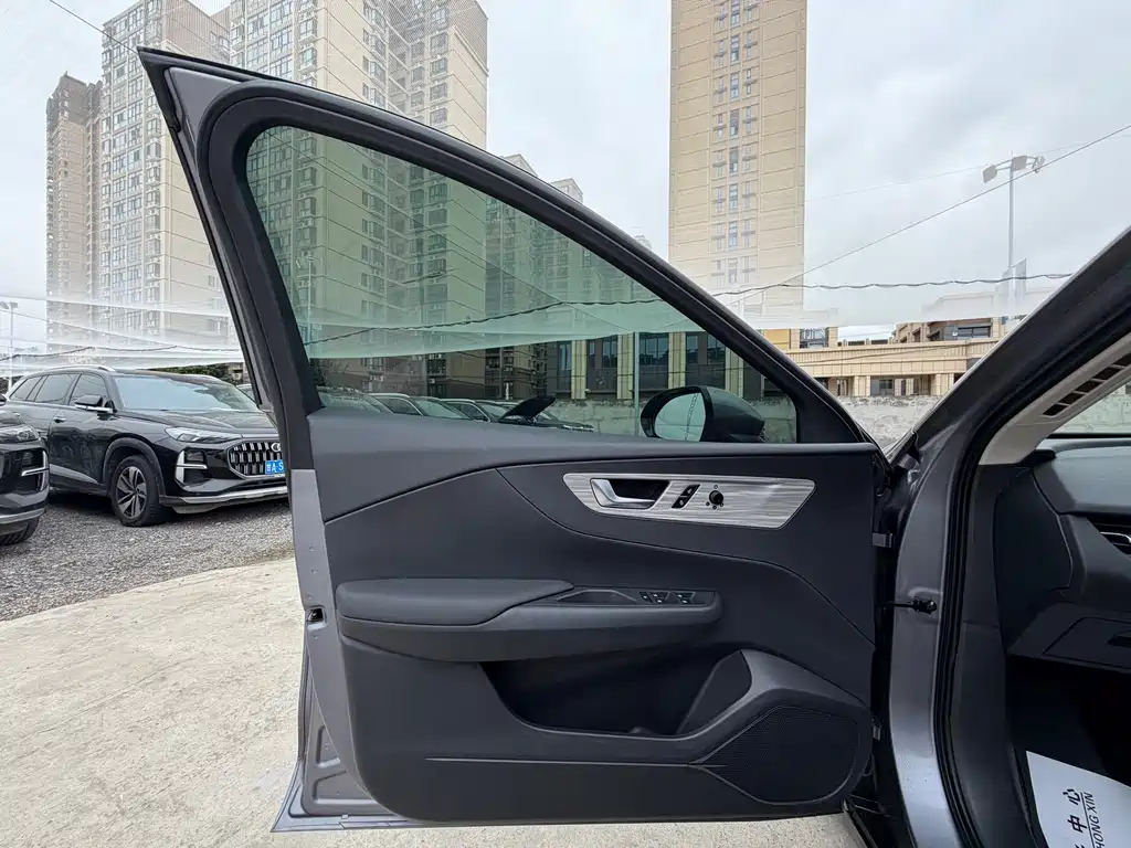 Hongqi Hongqi E-QM5 — миниатюра 15