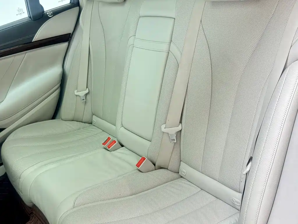 Mercedes-Benz S-Class — миниатюра 7