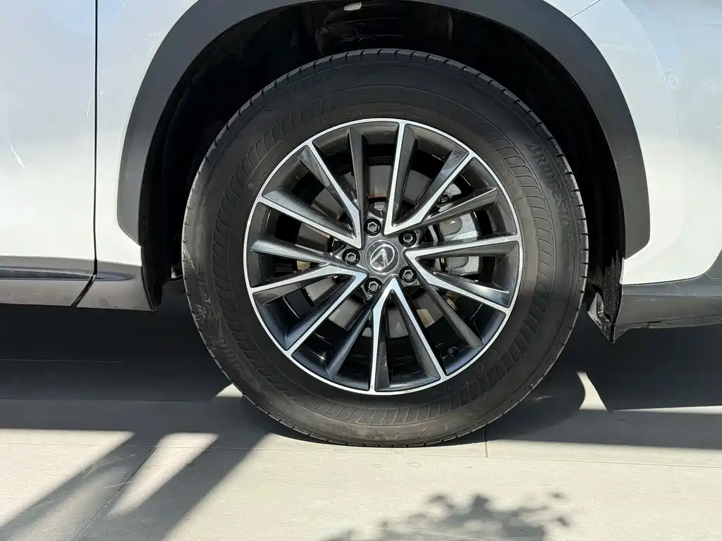 Lexus NX — миниатюра 16