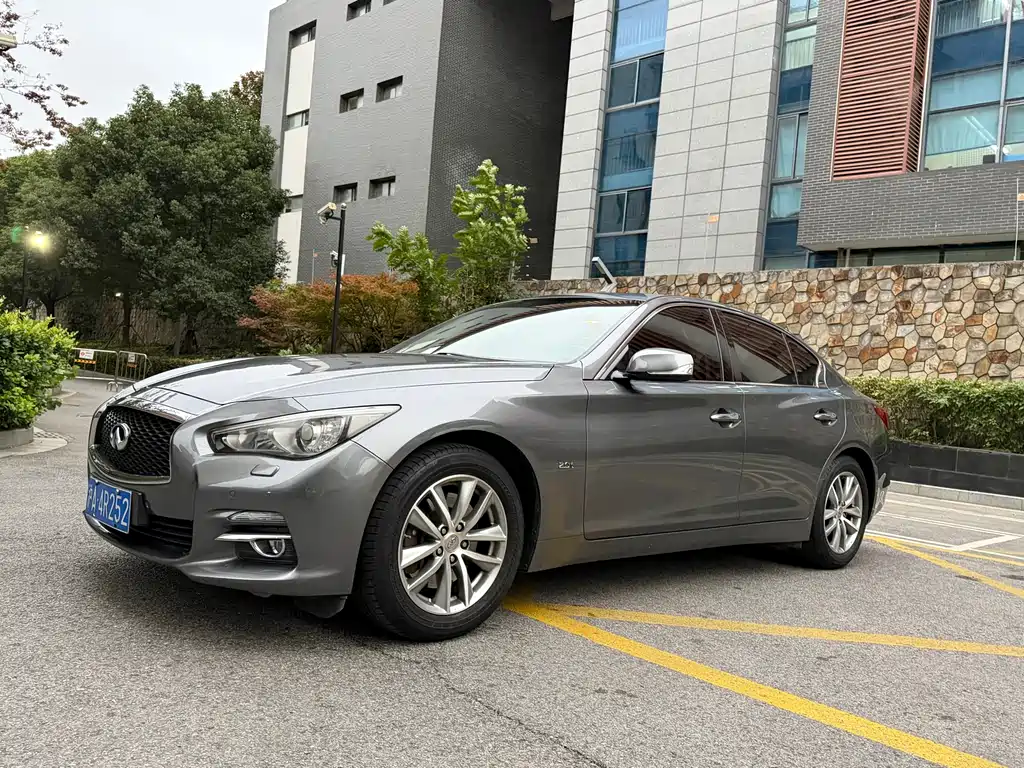 Infiniti Q50 2015