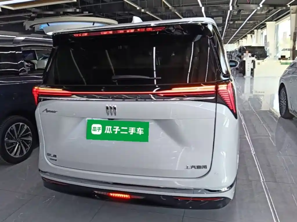 Buick GL8 Hybrid — миниатюра 6