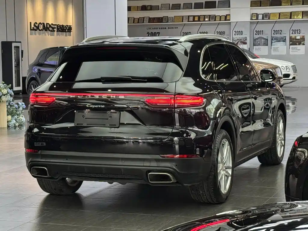PORSCHE CAYENNE