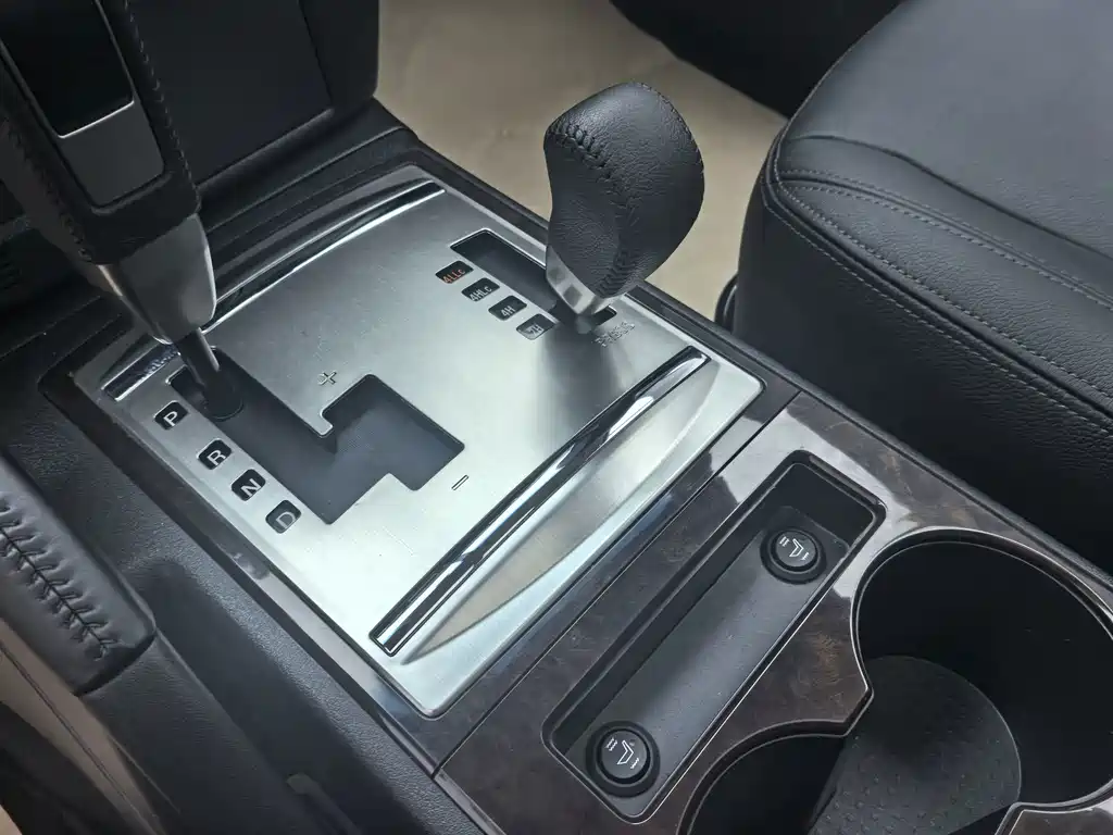 Mitsubishi Pajero (Import) — миниатюра 6