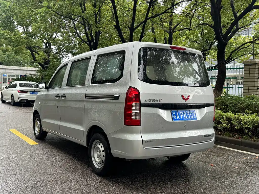 Wuling Hongguang V — миниатюра 4