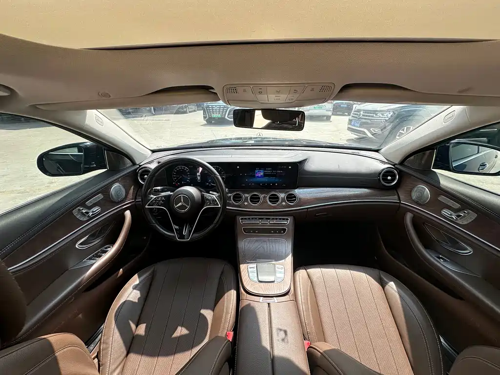 Mercedes-Benz E-Class — миниатюра 16
