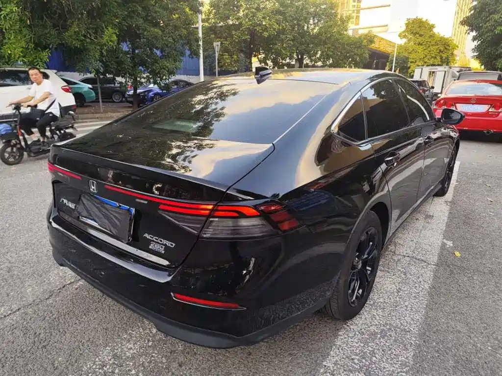 Honda Accord — миниатюра 9