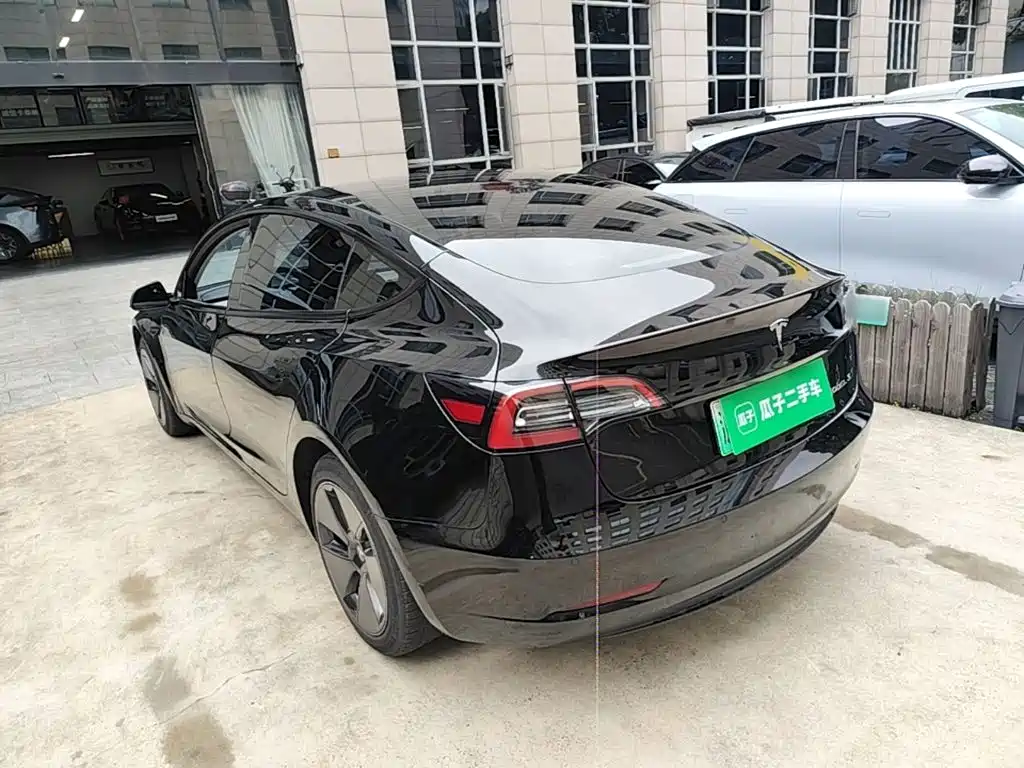Tesla Model 3 — миниатюра 5