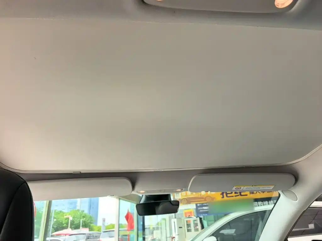Tesla Model 3 — миниатюра 18