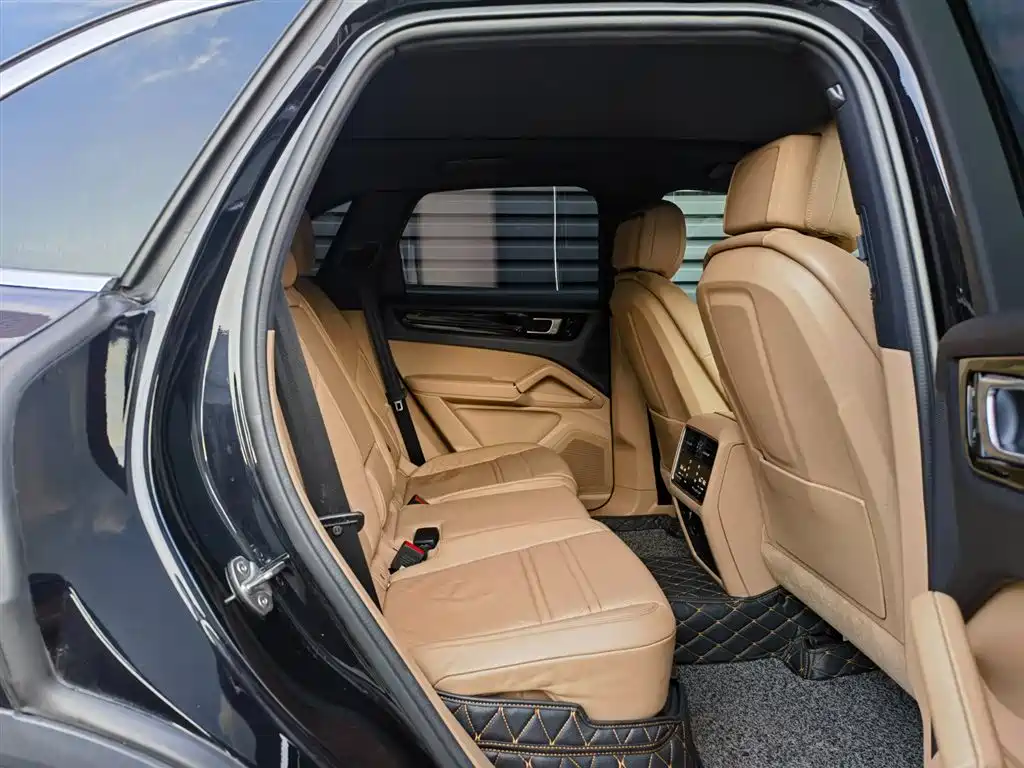 Porsche Cayenne Hybrid — миниатюра 5