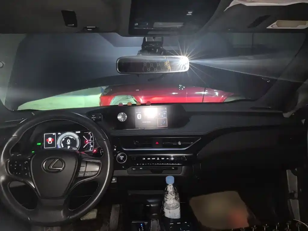 Lexus UX — миниатюра 13