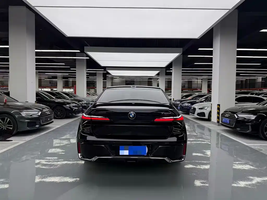 BMW 7 Series — миниатюра 16