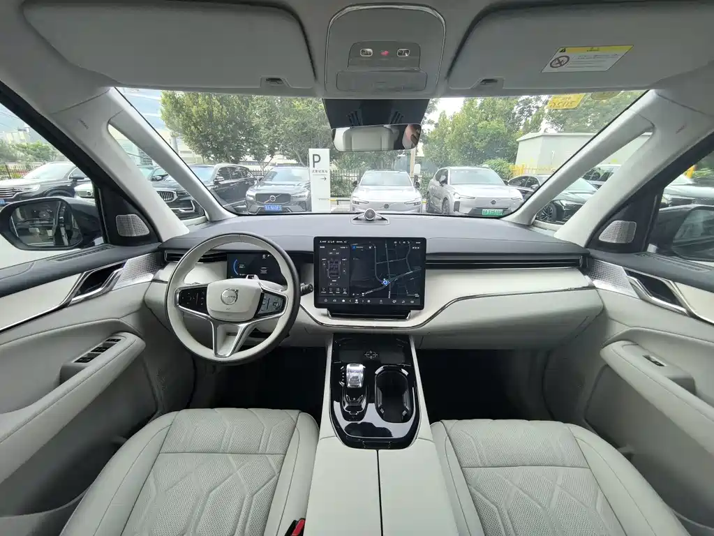 Volvo EM90 — миниатюра 10