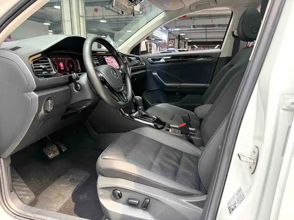 Volkswagen T-Roc — миниатюра 4