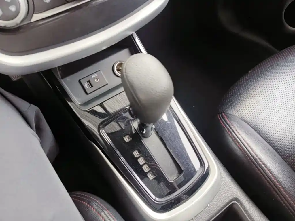 Nissan Tiida — миниатюра 14