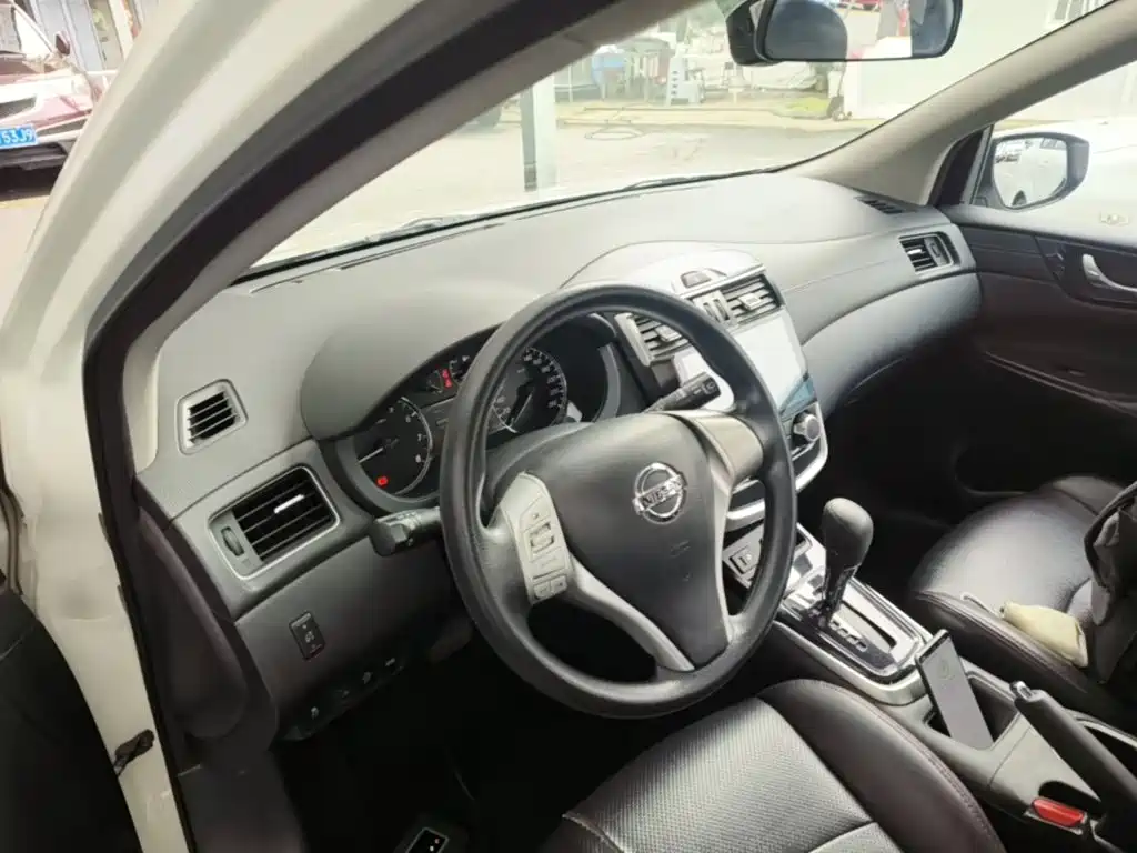 Nissan Tiida — миниатюра 10