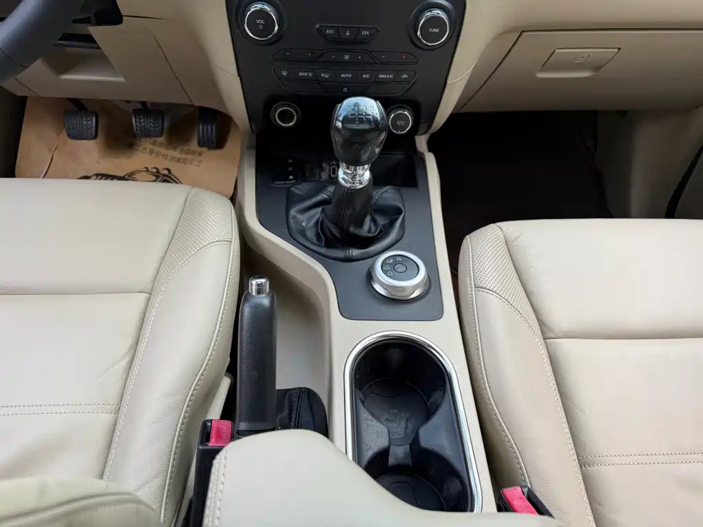 Ford Everest — миниатюра 8