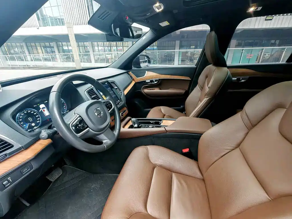 Volvo XC90 — миниатюра 5