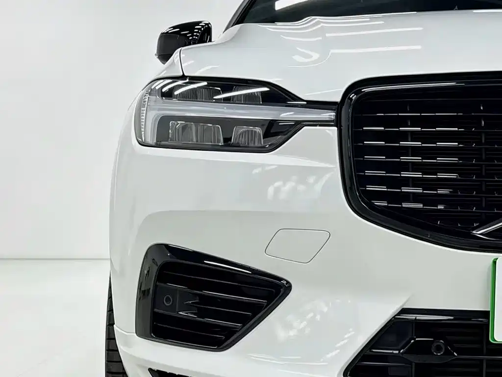Volvo XC60 PHEV — миниатюра 18