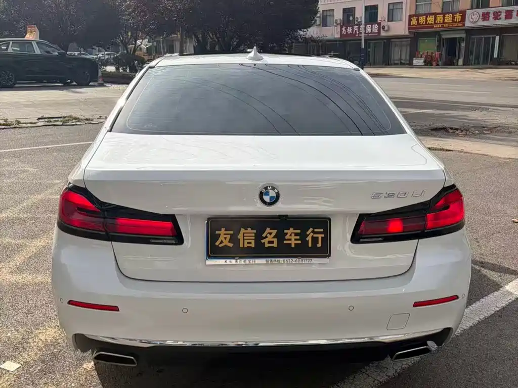 BMW 5 Series — миниатюра 4