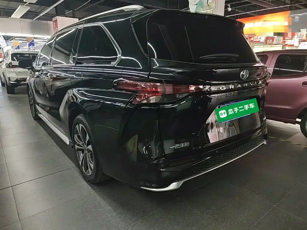 Toyota Granvia 2023 2.5L Luxury PLUS