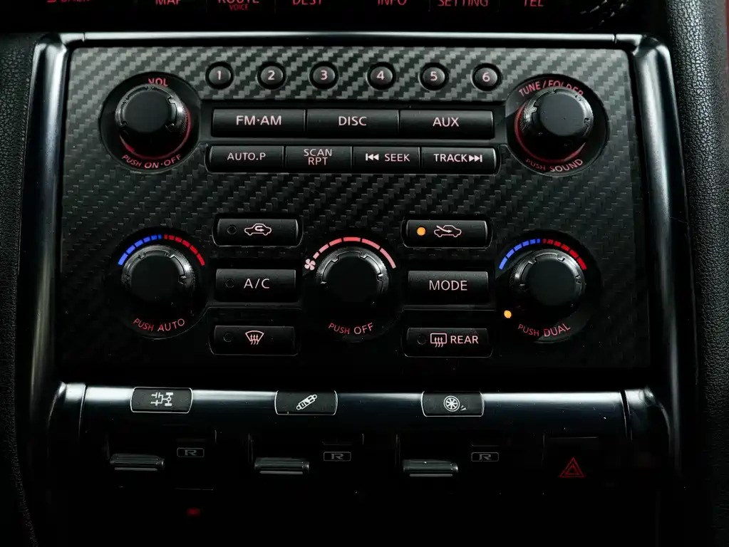Nissan GT-R — миниатюра 13