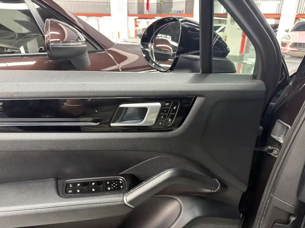 Porsche Cayenne Hybrid — миниатюра 8