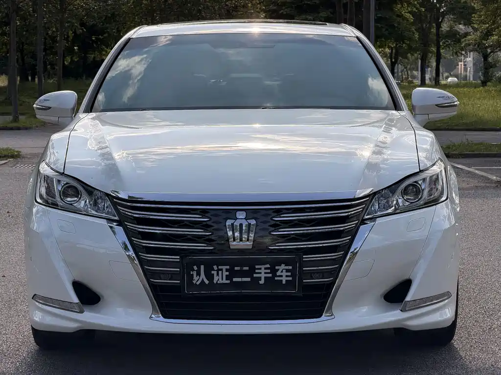 Toyota Crown — миниатюра 2