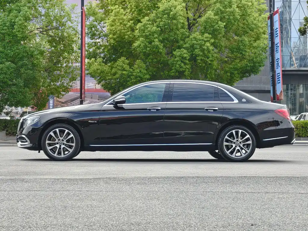 Mercedes-Benz E-Class — миниатюра 6