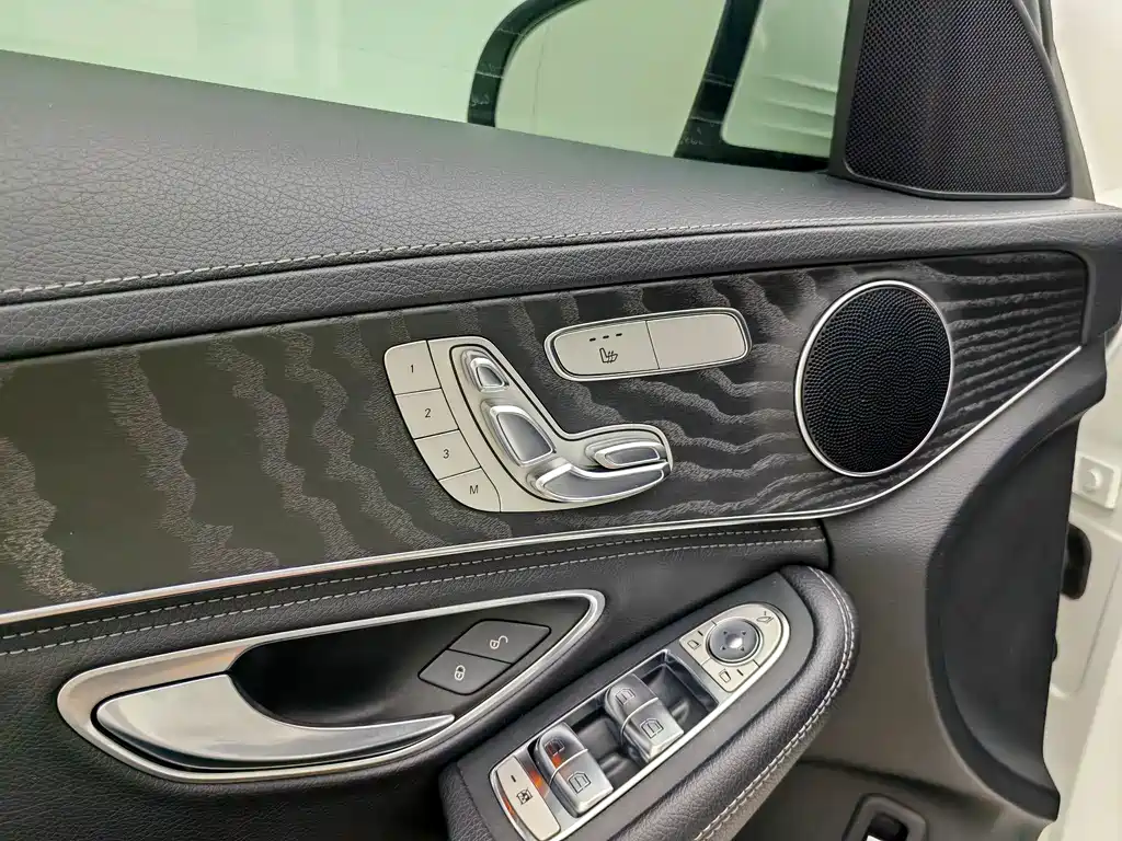 Mercedes-Benz C-Class — миниатюра 11