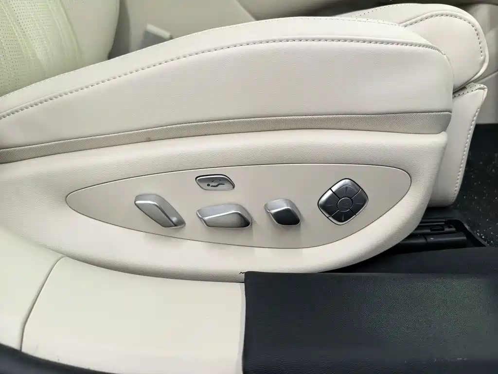 BYD 海豹08 — миниатюра 21